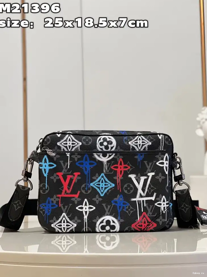 VUITTON TRIO MESSENGER LOUIS 0626